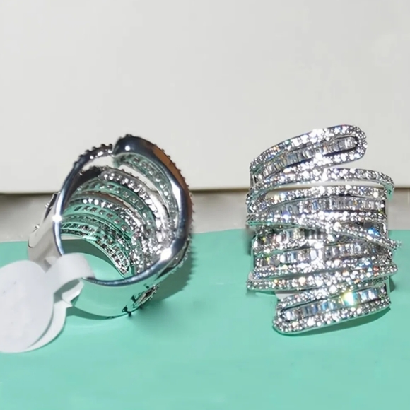 2 HOUR SALE! Beautiful 3.4CT Wide CZ Silver Ring! Wow!!🤍🤍🤍🤍✨✨✨✨ - Picture 5 of 8